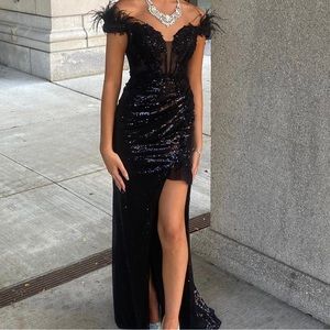 GORGEOUS TRENDY PROM DRESS! A head turning beautifully detailed dress!